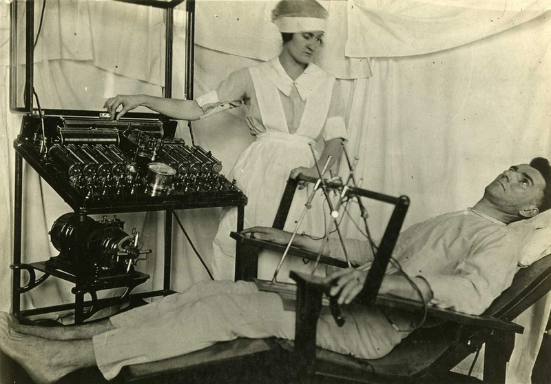 Illustration for article titled 22 Strange Medical Instruments From the Past That Make You Shudder